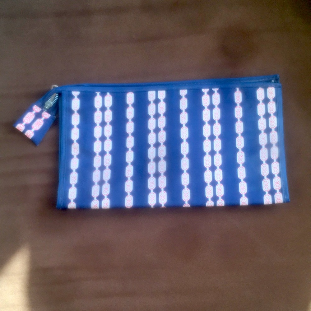 🔻NWOT🔻Waterproof multi pocket zippered toiletry bag 💕New - Picture 5 of 6
